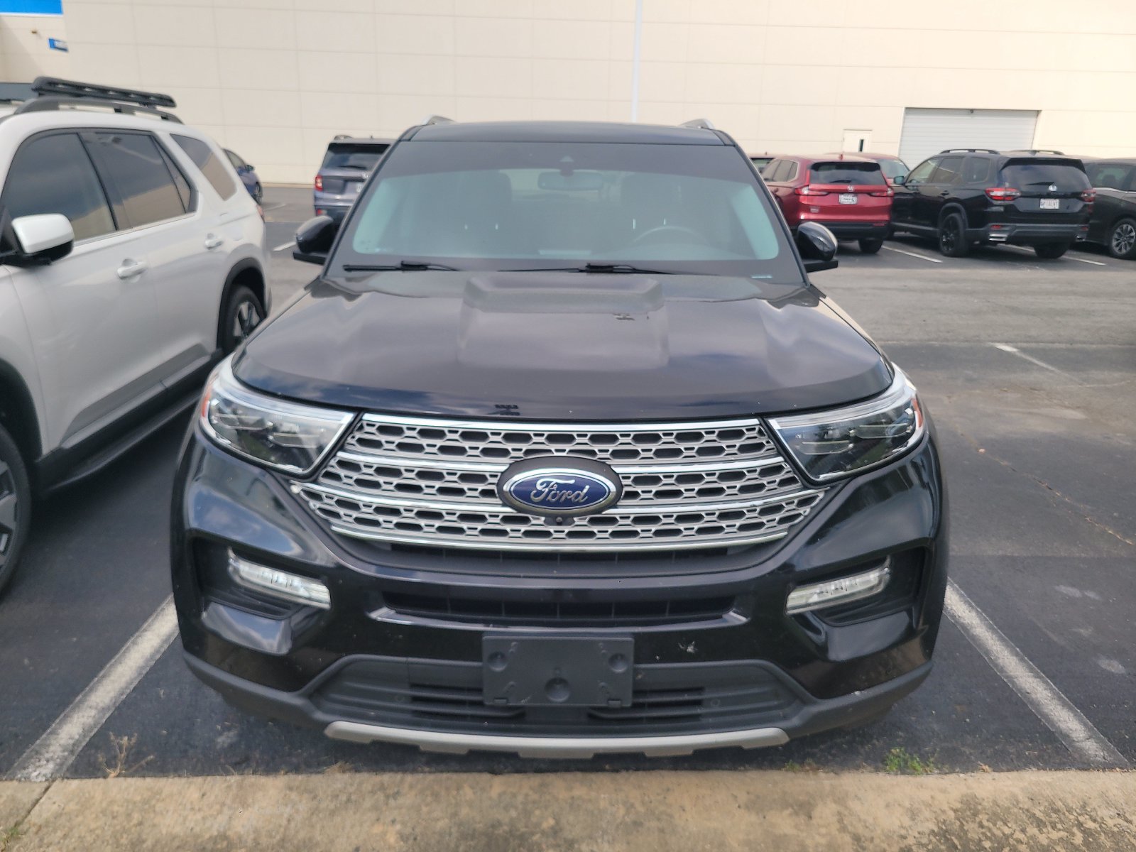 Used 2021 Ford Explorer Limited w/ Equipment Group 301A RWD image 2