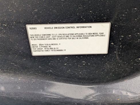 Used 2024 Tesla Model Y Long Range RWD image 24