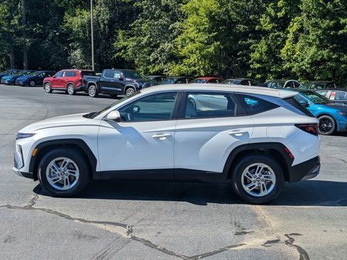 Used 2025 Hyundai Tucson SE image 4