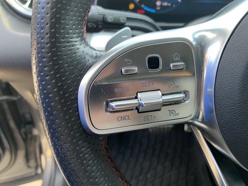 Used 2023 Mercedes-Benz GLB 250 image 19