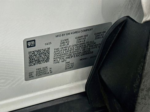 Used 2025 Chevrolet Trax LT FWD image 12