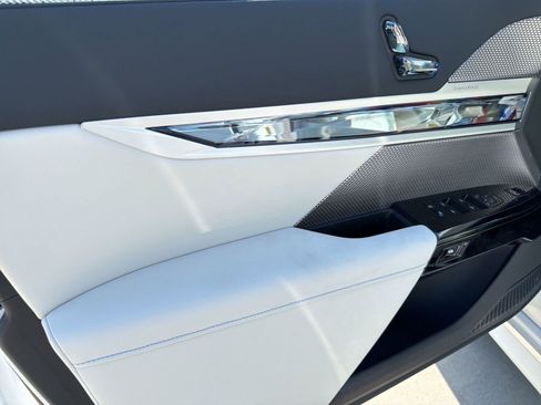 New 2026 BMW i7 xDrive60 AWD/4WD image 18