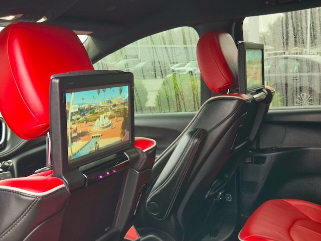 Used 2021 Chrysler Pacifica Limited w/ Uconnect Theater Family Group FWD image 13