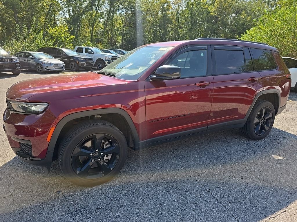Used 2023 Jeep Grand Cherokee L Laredo AWD/4WD image 2