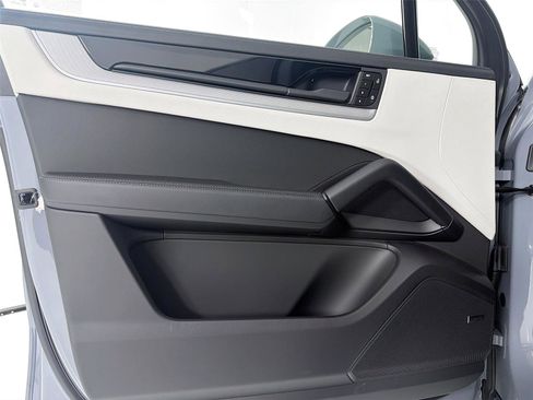 New 2026 Porsche Cayenne E-Hybrid image 6