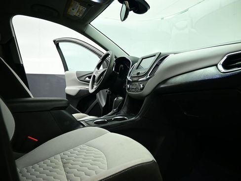 Used 2021 Chevrolet Equinox LS image 30