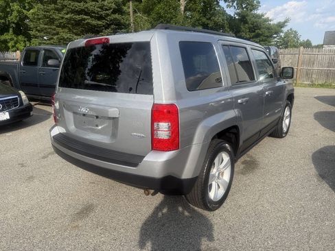 Used 2015 Jeep Patriot Latitude AWD/4WD image 5