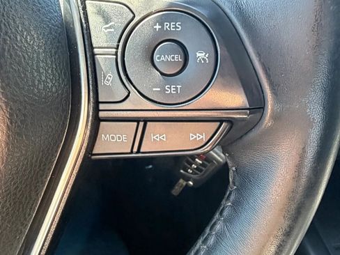 Used 2020 Toyota Camry SE FWD image 13