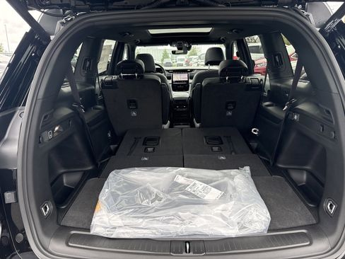 New 2025 Jeep Grand Cherokee L Limited w/ Black Appearance Package image 13