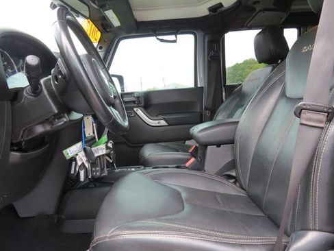 Used 2017 Jeep Wrangler Unlimited Sahara w/ Dual Top Group AWD/4WD image 14