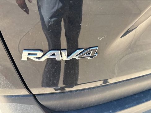 Used 2025 Toyota RAV4 XLE AWD/4WD image 22