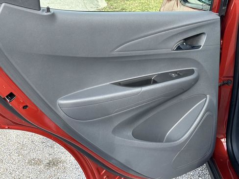 Used 2021 Chevrolet Bolt LT image 12