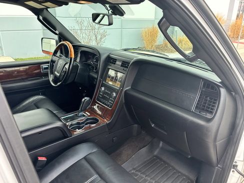 Used 2016 Lincoln Navigator Select AWD/4WD image 23