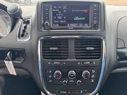 Used 2017 Dodge Grand Caravan SXT FWD image 8