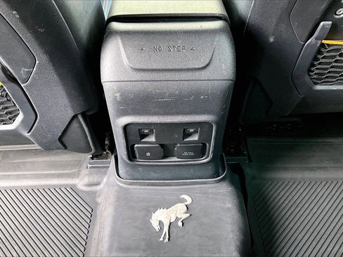 Used 2023 Ford Bronco Badlands w/ Sasquatch Package image 16