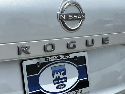 Used 2024 Nissan Rogue S FWD image 27
