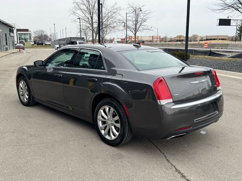 Used 2017 Chrysler 300 Limited image 50