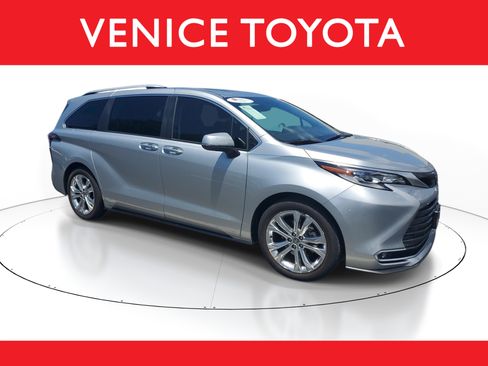 Certified 2023 Toyota Sienna Platinum FWD image 1