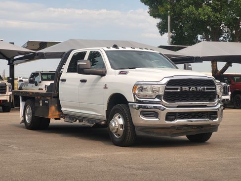 Used 2024 RAM 3500 Tradesman w/ Chrome Appearance Group AWD/4WD image 3