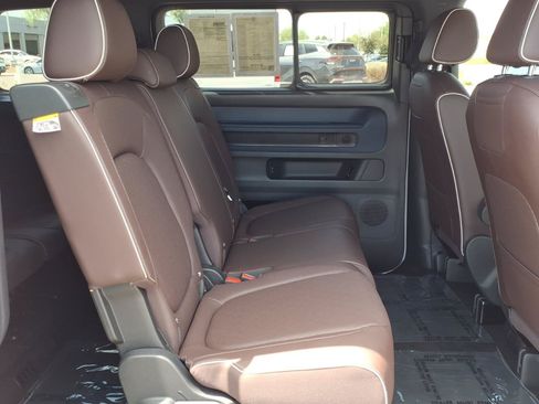 Certified 2025 Volkswagen ID. Buzz Pro S RWD image 13