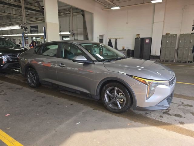 Used 2025 Kia K4 FWD image 3