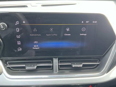 Used 2025 Chevrolet Trax LT image 17