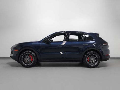 Certified 2024 Porsche Cayenne S w/ Premium Package Plus AWD/4WD image 2