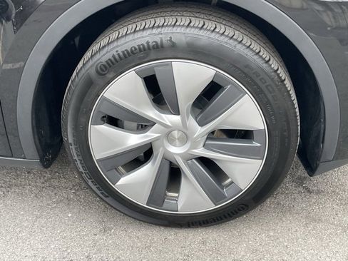 Used 2023 Tesla Model Y Long Range image 12