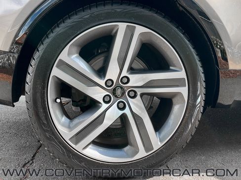 Used 2023 Land Rover Discovery Metropolitan Edition AWD/4WD image 10