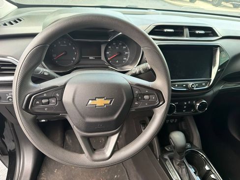 Used 2021 Chevrolet TrailBlazer LT w/ Convenience Package FWD image 11