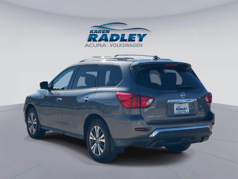 Used 2019 Nissan Pathfinder SL image 4