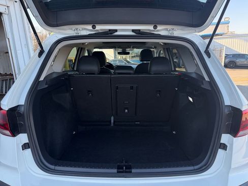 Used 2024 Volkswagen Taos SE image 30