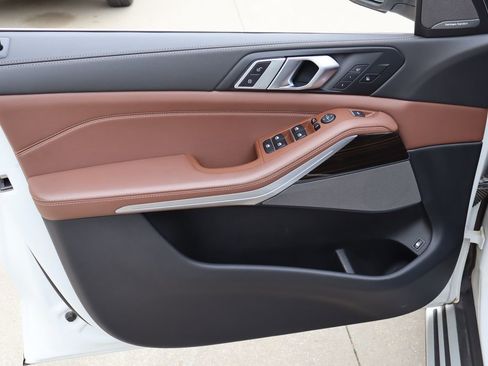Used 2025 BMW X5 xDrive50e AWD/4WD image 19