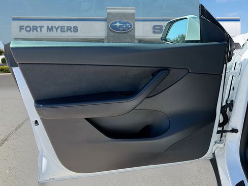 Used 2021 Tesla Model Y Performance image 23