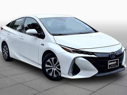 Used 2020 Toyota Prius Prime LE FWD image 3