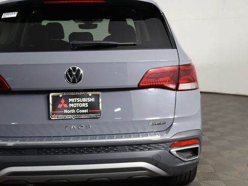 Used 2023 Volkswagen Taos SE w/ Panoramic Sunroof Package AWD/4WD image 17