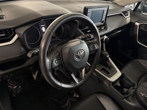 Used 2020 Toyota RAV4 XLE Premium FWD image 27