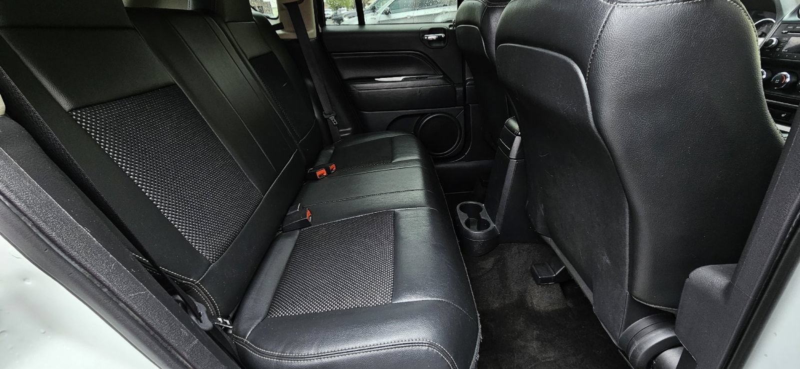 Used 2017 Jeep Compass Latitude FWD image 12