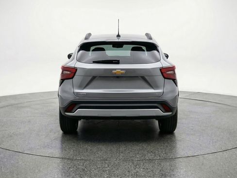 Used 2025 Chevrolet Trax LT w/ LT Convenience Package image 7