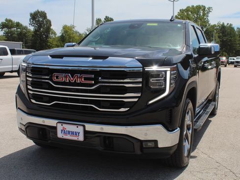 Used 2024 GMC Sierra 1500 SLT w/ SLT Premium Plus Package AWD/4WD image 6