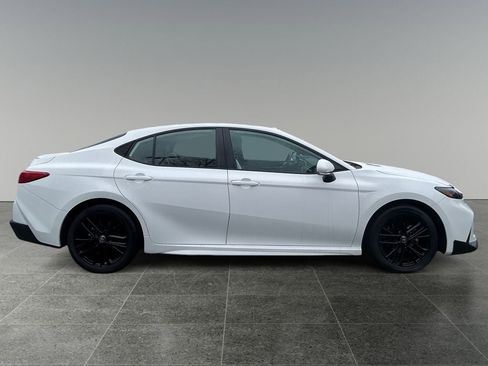 Used 2025 Toyota Camry SE image 8