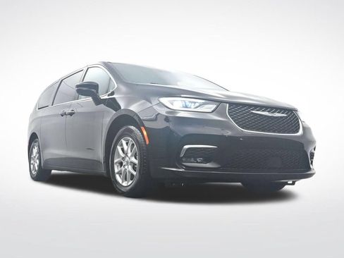 Used 2024 Chrysler Pacifica Touring-L FWD image 31