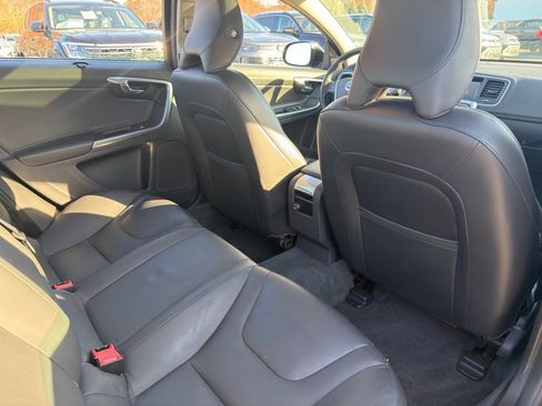 Used 2017 Volvo S60 T5 Inscription image 30
