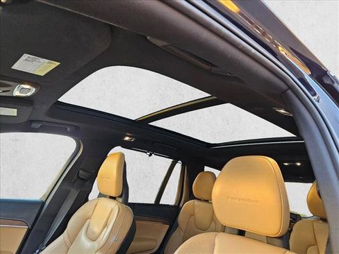 Used 2017 Volvo XC90 T6 Inscription w/ Vision Package image 18
