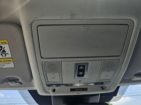 Used 2018 Land Rover Discovery Sport HSE AWD/4WD image 14