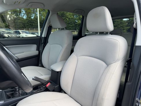 Used 2017 Subaru Forester 2.5i AWD/4WD image 10