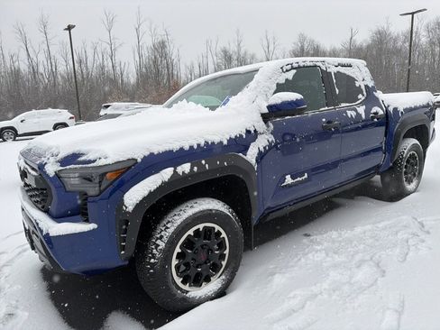 Used 2024 Toyota Tacoma TRD Off-Road image 3