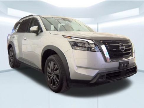 Used 2024 Nissan Pathfinder SV FWD image 5