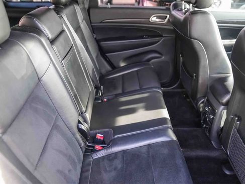 Used 2017 Jeep Grand Cherokee Altitude image 16