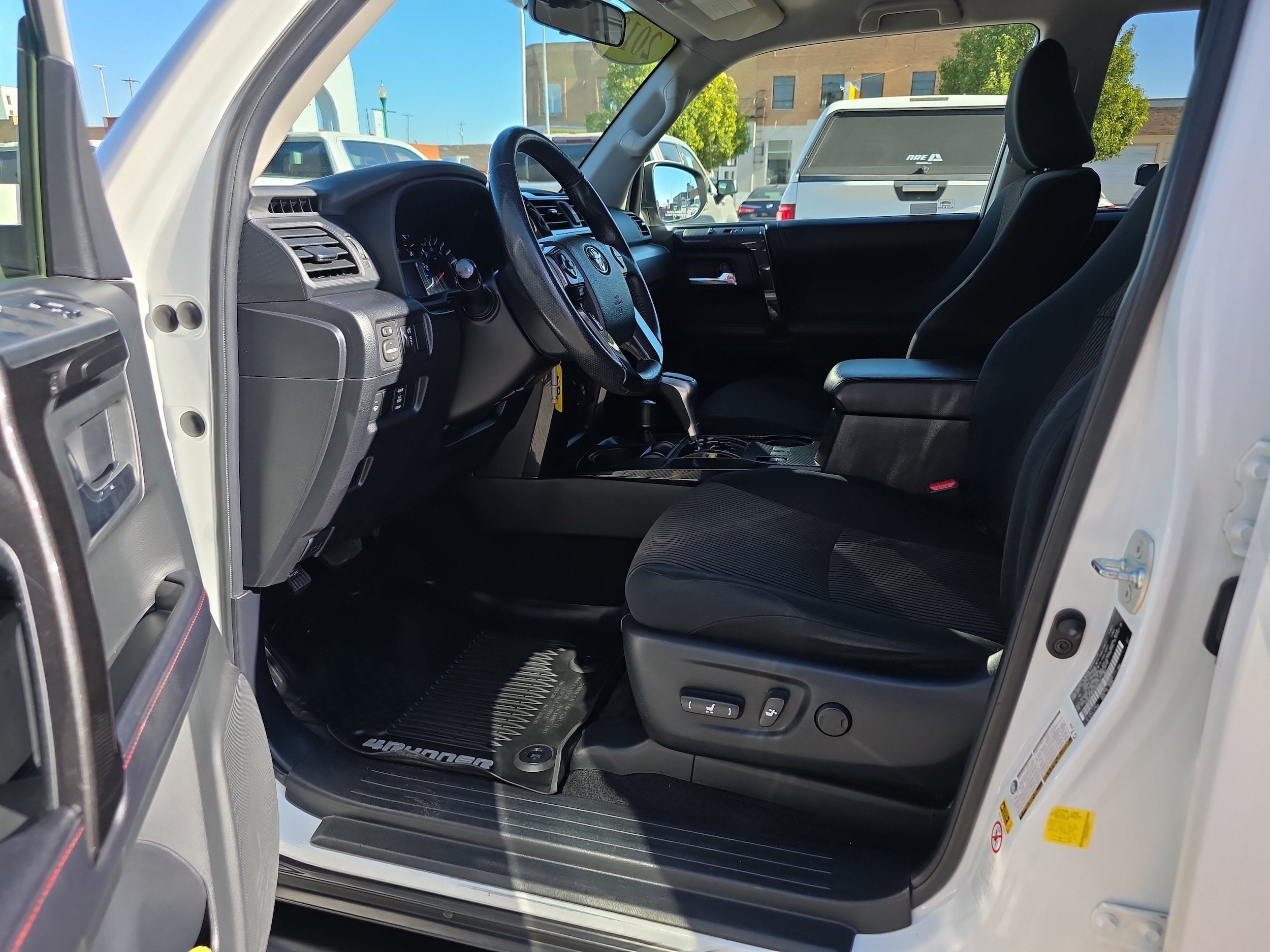 Used 2018 Toyota 4Runner TRD Off-Road AWD/4WD image 2